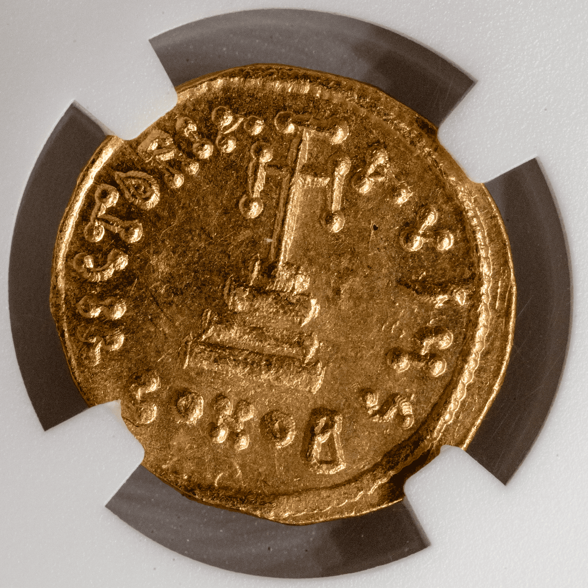 ソリドゥス金貨　ローマ帝国 コンスタンティウス II AV Solidus Constans II AV Solidus (Emperor w/Cruciger / Oriental Cruciform